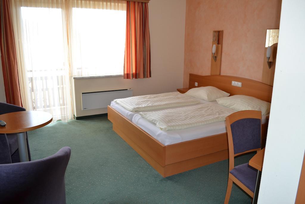 Gasthof S'Schatzkastl Ardagger Markt Room photo
