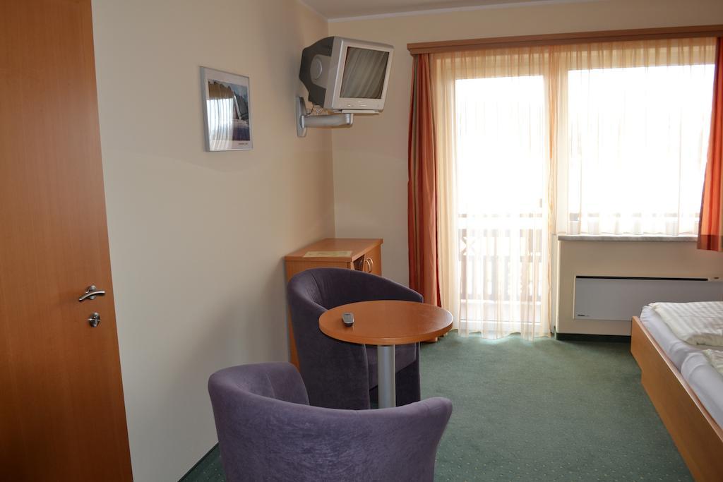 Gasthof S'Schatzkastl Ardagger Markt Room photo